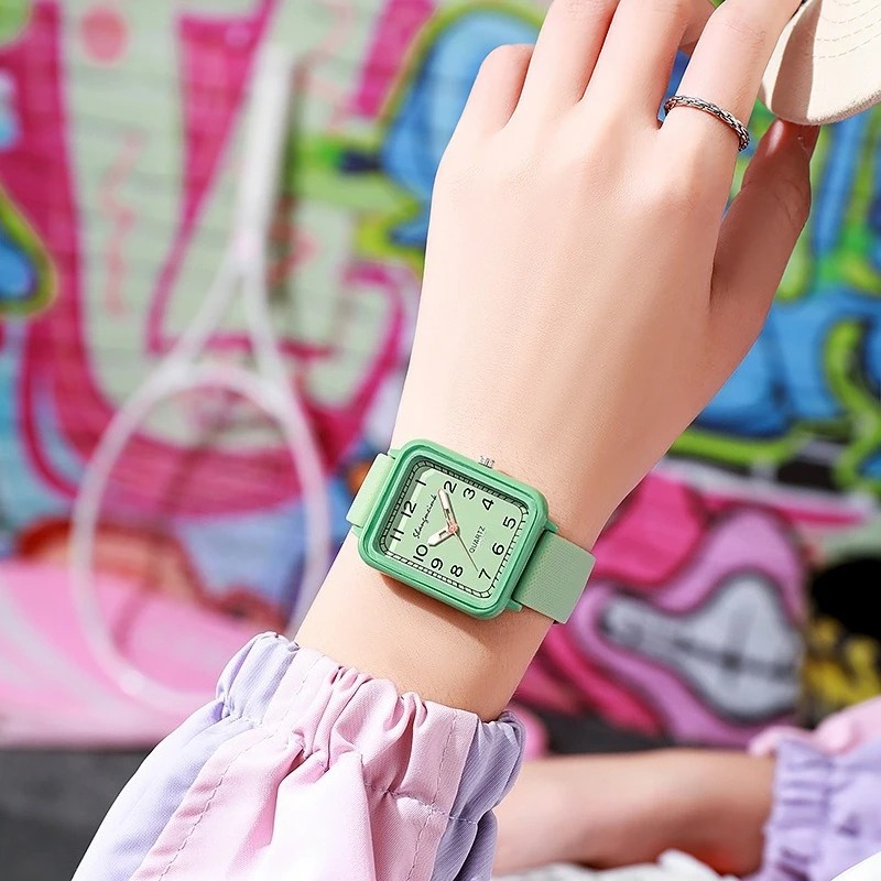 Fashion Rectangle Dial Ladies  - مراجعة Silicone Band Women وسعره