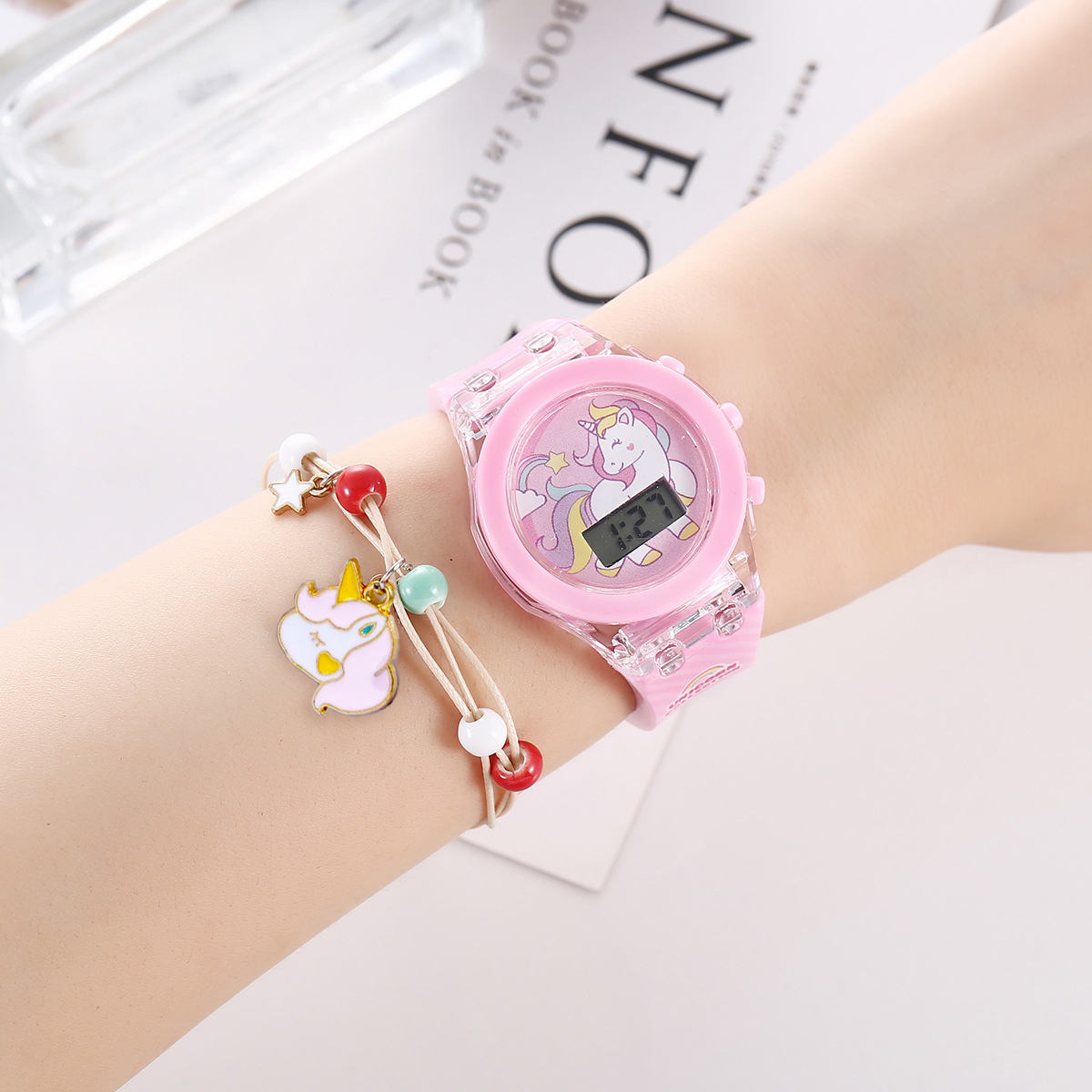 Cute Unicorn Girls Watches wit - مراجعة Silicone Band Women وسعره